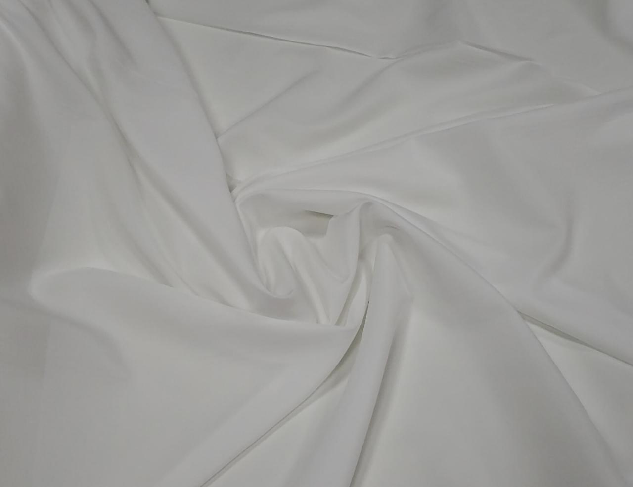 Crepe Haya Liso Branco COM MANCHA - Comprimento 2,40 m x Largura 1,50 m 