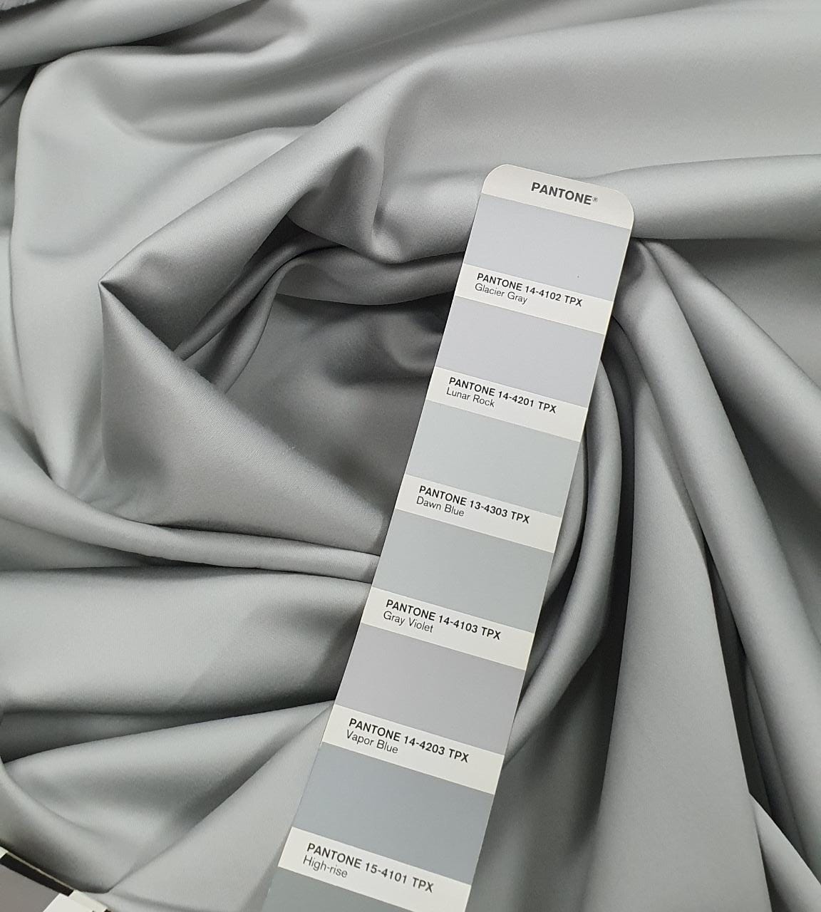 Percal Egípcio Acetinado Cinza Claro - 400 Fios - Largura 2,80m - Comprimento 1 m x Largura  2,80 M