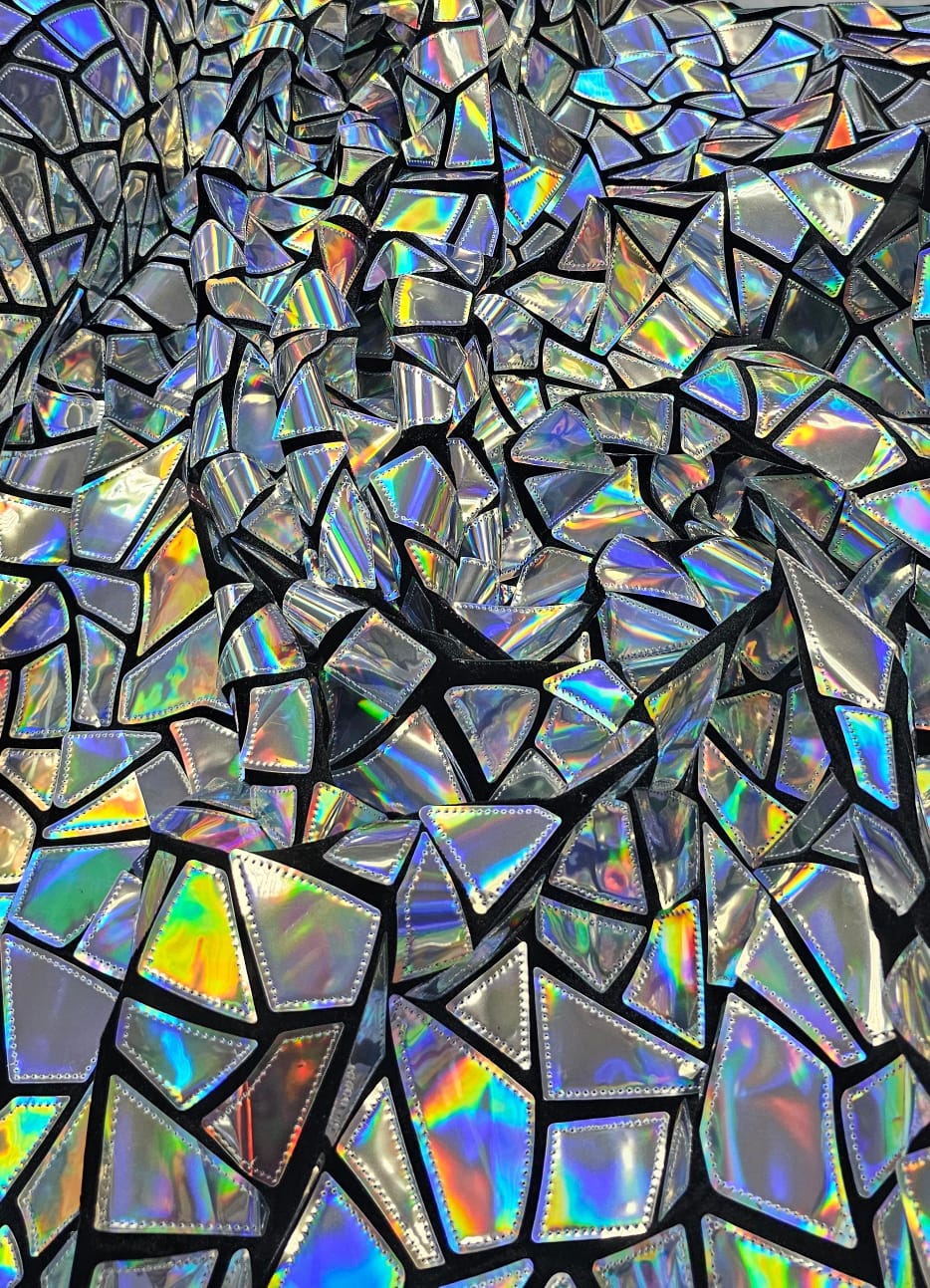 Veludo Bordado Flash Back Prata Holográfico COM FUROS- Comprimento 0,60 cm x Largura 1,40 m