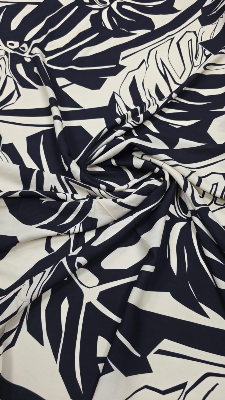 Viscose Estampada Baw Costela de Adão Creme com Preto - Comprimento 0,80 cm x Largura 1,40 m