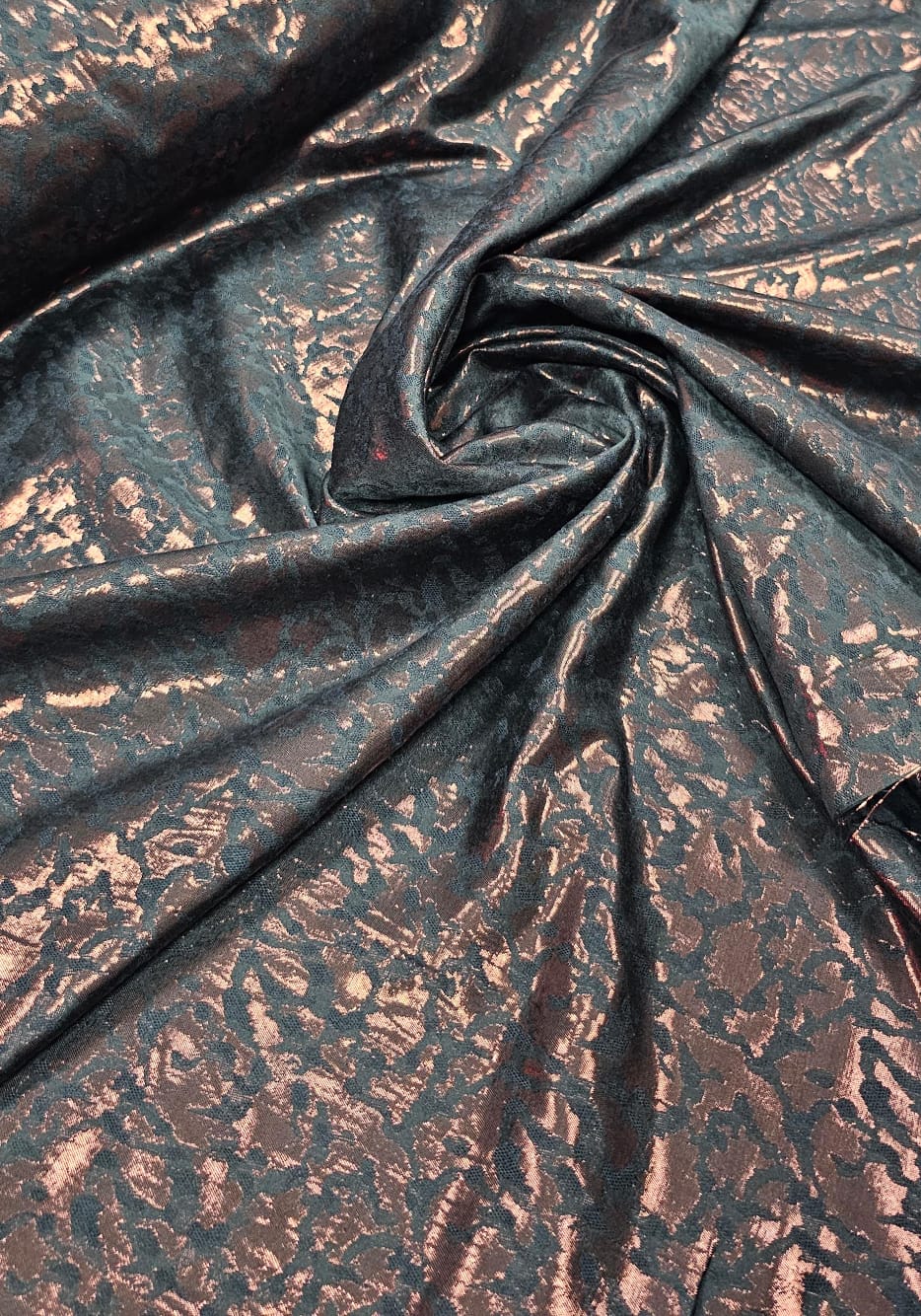 Jacquard Metálico Adamascado Bronze - Comprimento 1,30 m x Largura 1,55 m