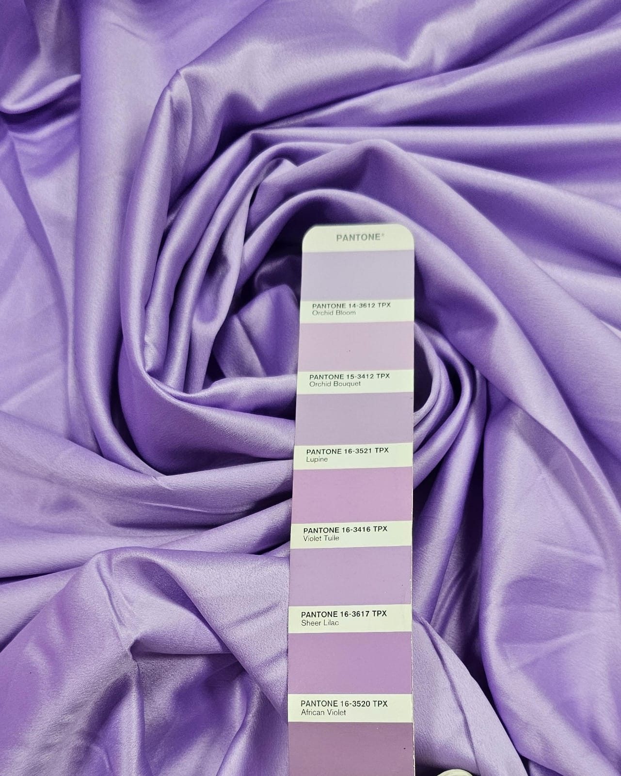 Crepe Amanda Liso Lilás COM SUJEIRA- Comprimento 1 m x Largura 1,50 m -