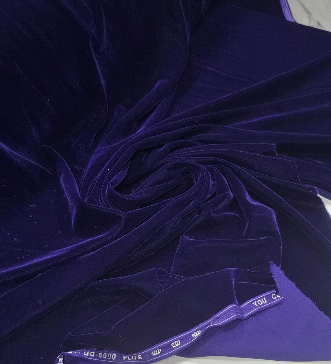 Veludo Tipo Alemão Três Águias Roxo - Comprimento 1 m x Largura 1,40 m