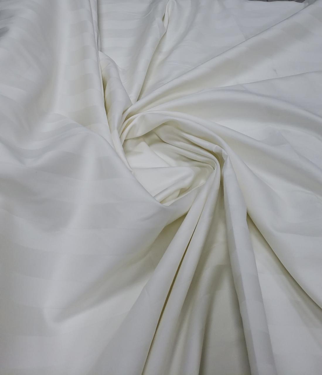 Percal Maquinetado Acetinado  Off White - 400 Fios   - Largura 2,80m COM SUJEIRA- Comprimento 0,75 cm x Largura 2,80 m