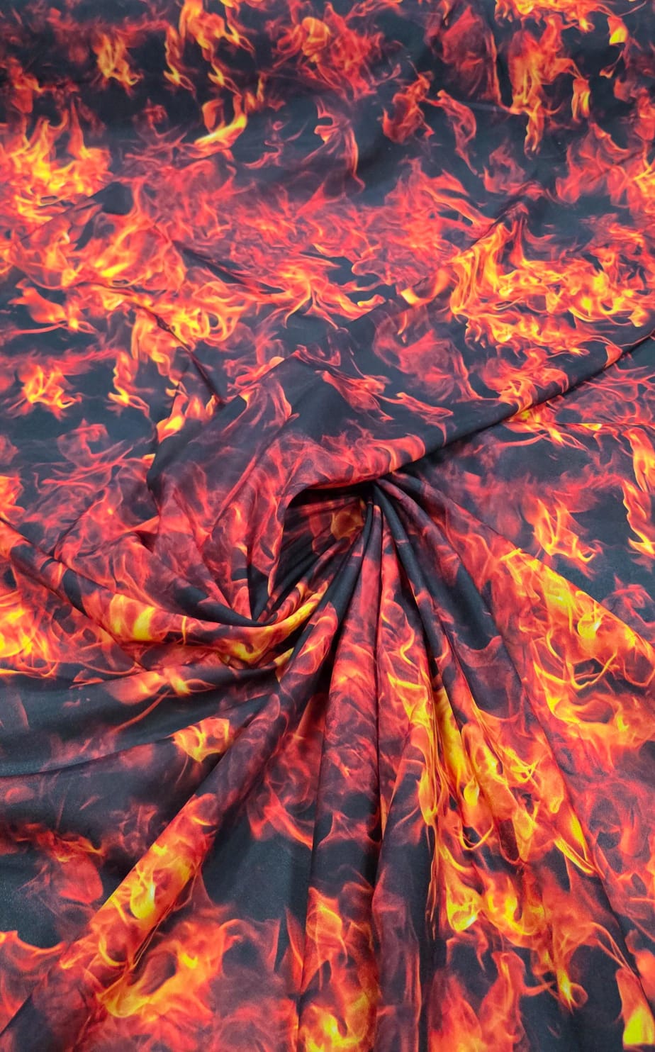 Crepe Georgete com Foil Digital Fogo COM FALHA  - Comprimento 2,30 m x Largura 1,47 m 