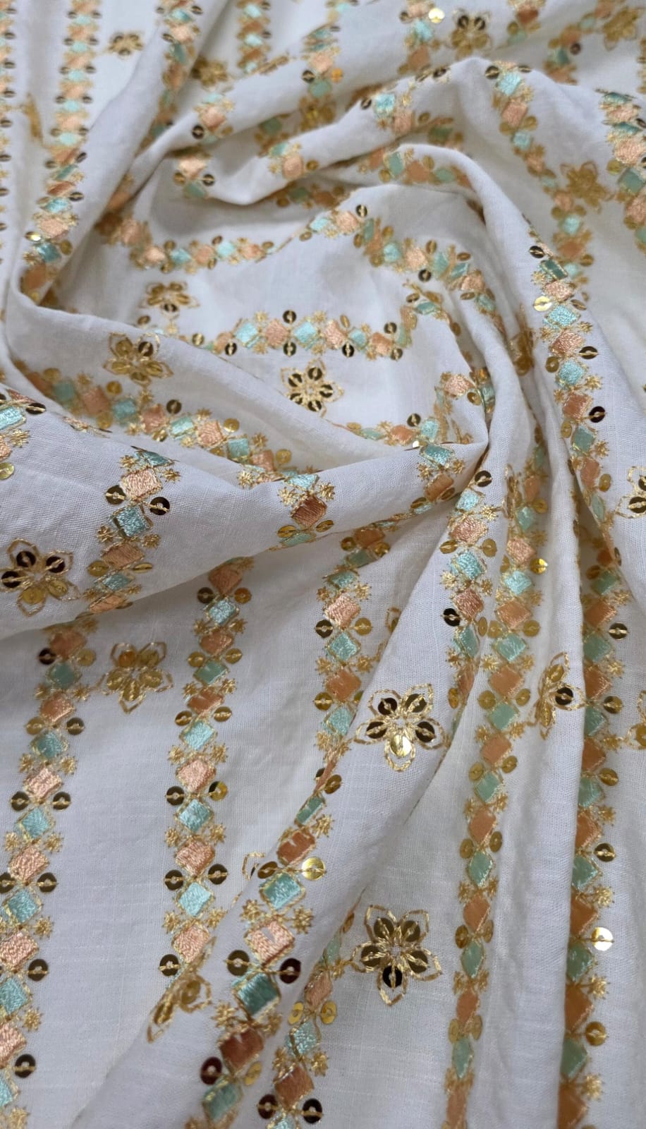 Viscolinho Premium Indiano Bordado Rosê e Verde Água - Comprimento 0,45 m x Largura 1,30 m