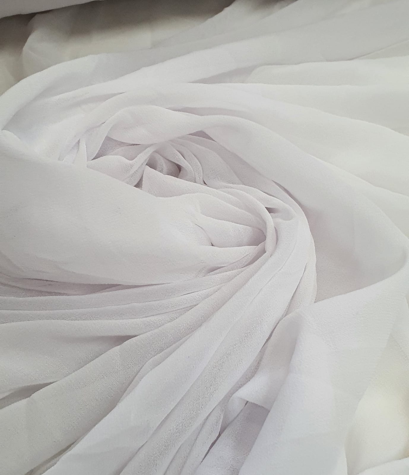 Mousseline Lisa Toque de Seda Branco COM DEFEITO NA LINHA  - Comprimento 0,95 cm x Largura 1,47 m 