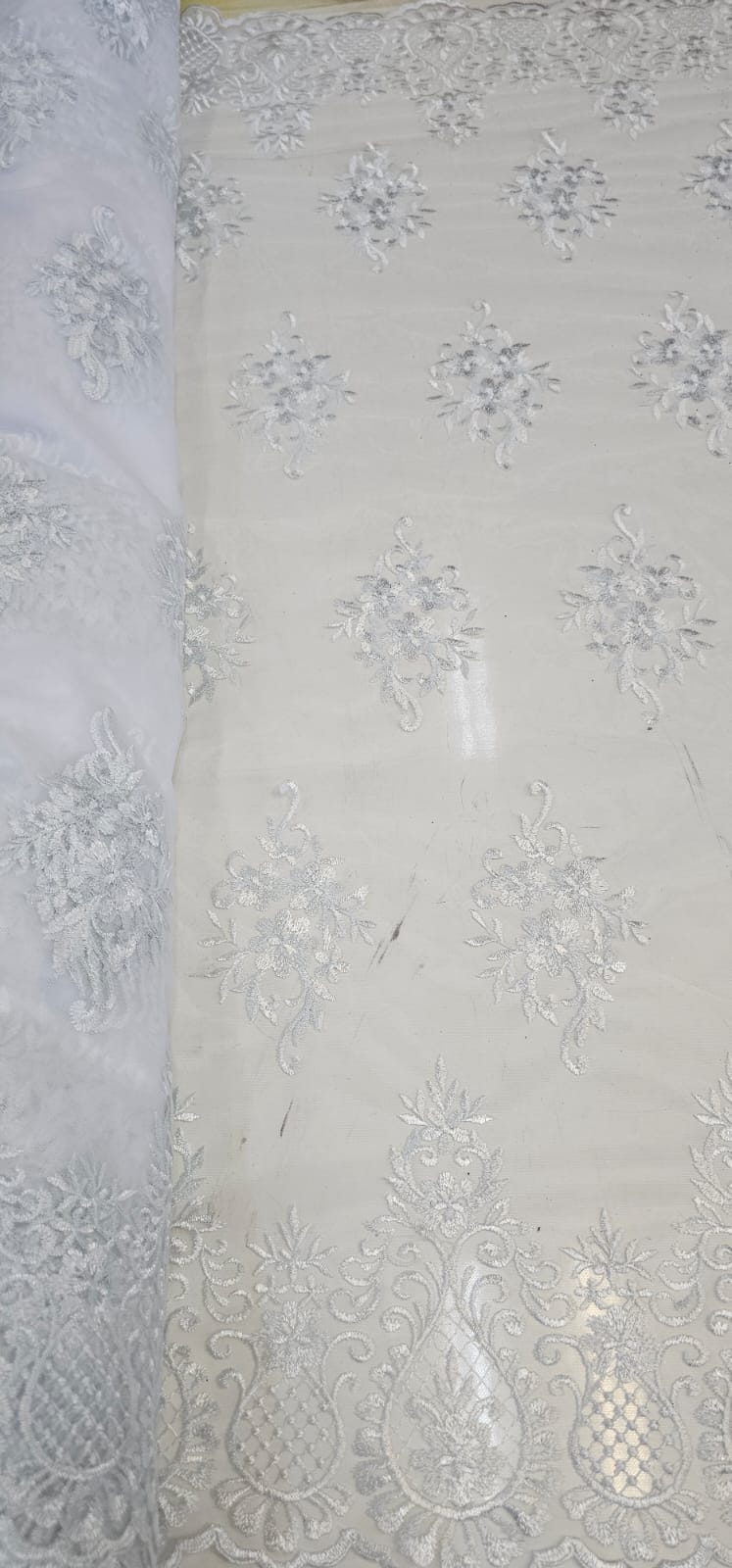 Tule Bordado com Bico Branco LS2321D15   - Comprimento 0,90 cm x Largura 1,35