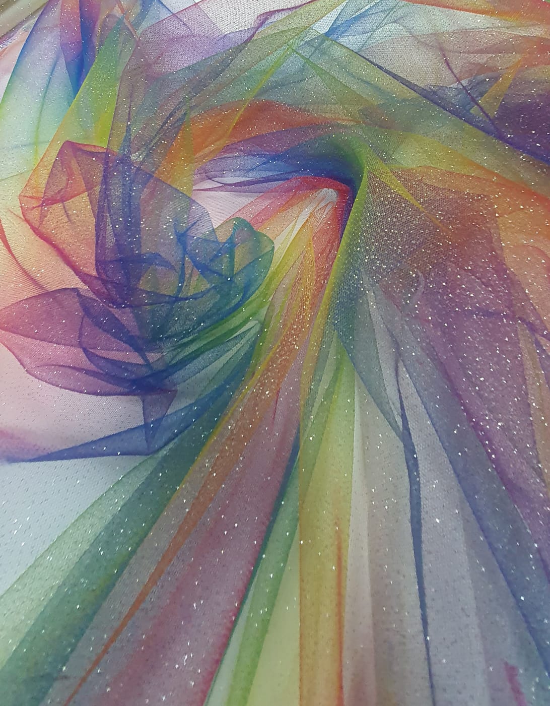 Tule Arco-íris com Glítter 1,48m Largura  - Comprimento 1,80 m x Largura 1,48 m