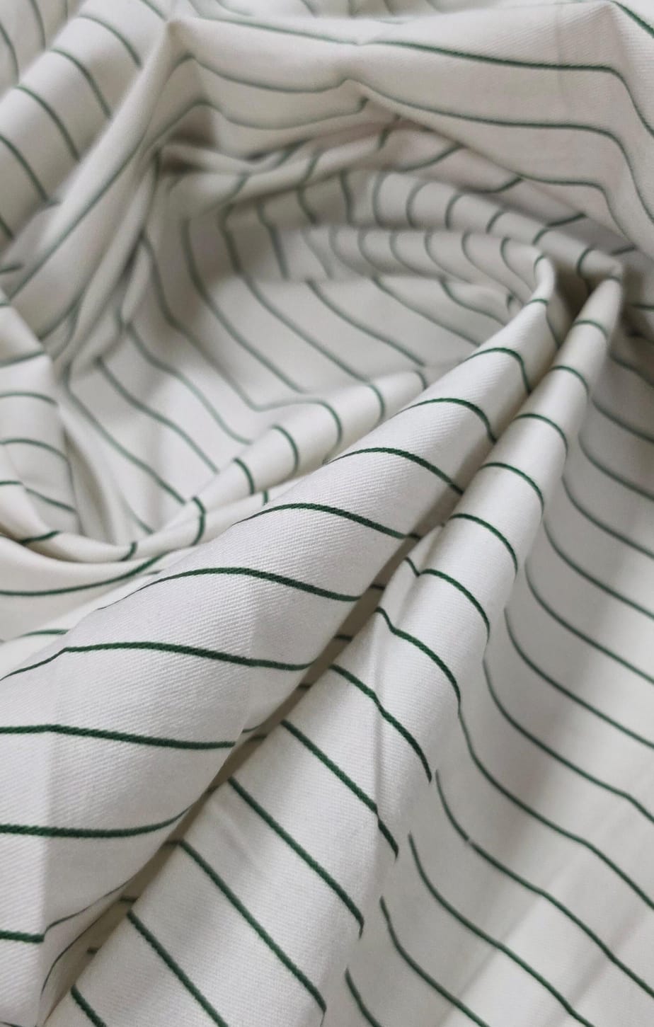 Sarja Listrada Italy com Elastano Off White com Verde COM FALHA - Comprimento 1,60 m x Largura 1,40 m