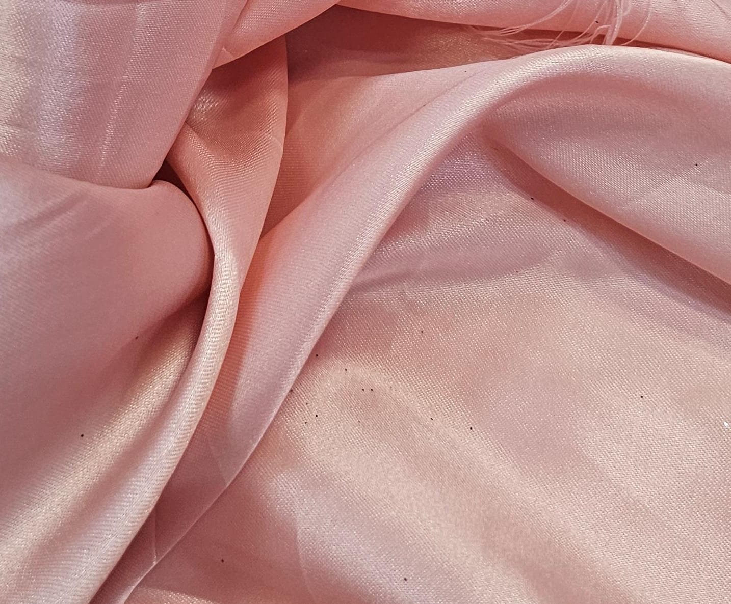 Cetim Charmeusse Liso Rosê Claro COM SUJEIRA E FALHA - Comprimento 1 m x Largura 1,47 m