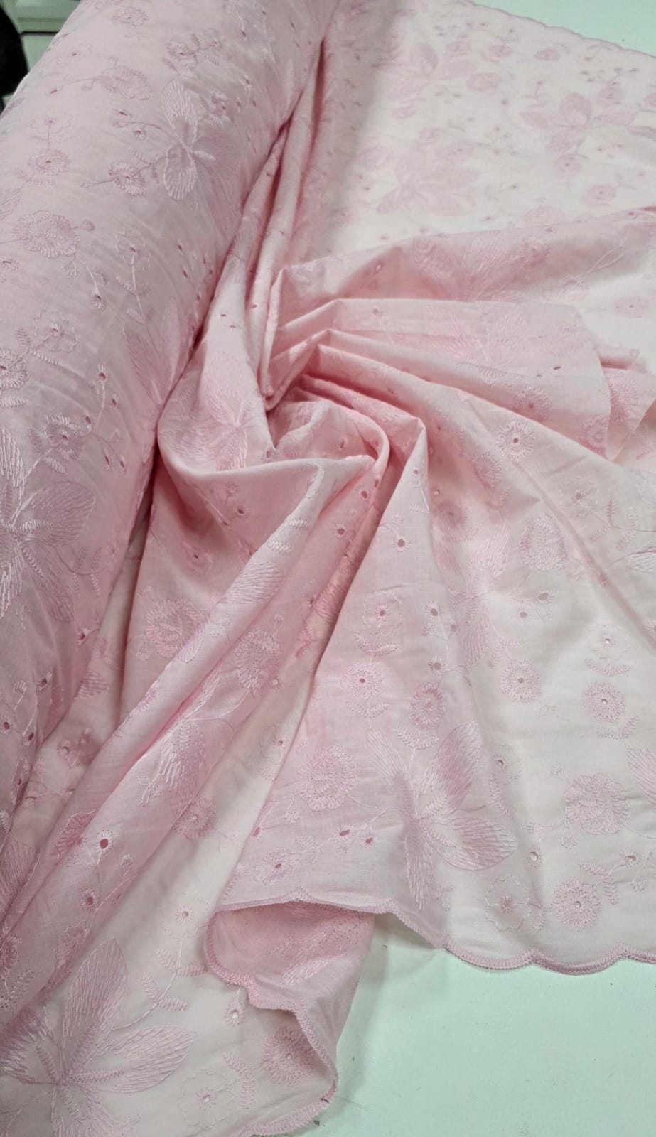 Layse Bordada Rosa Bebê Modelo I06 - Comprimento 4 m x Largura 1,30 m