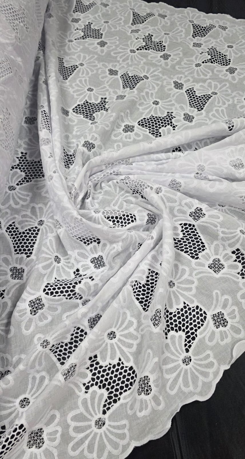 Layse Richelieu Branca I33 - Comprimento 0,70 cm x Largura 1,30 m