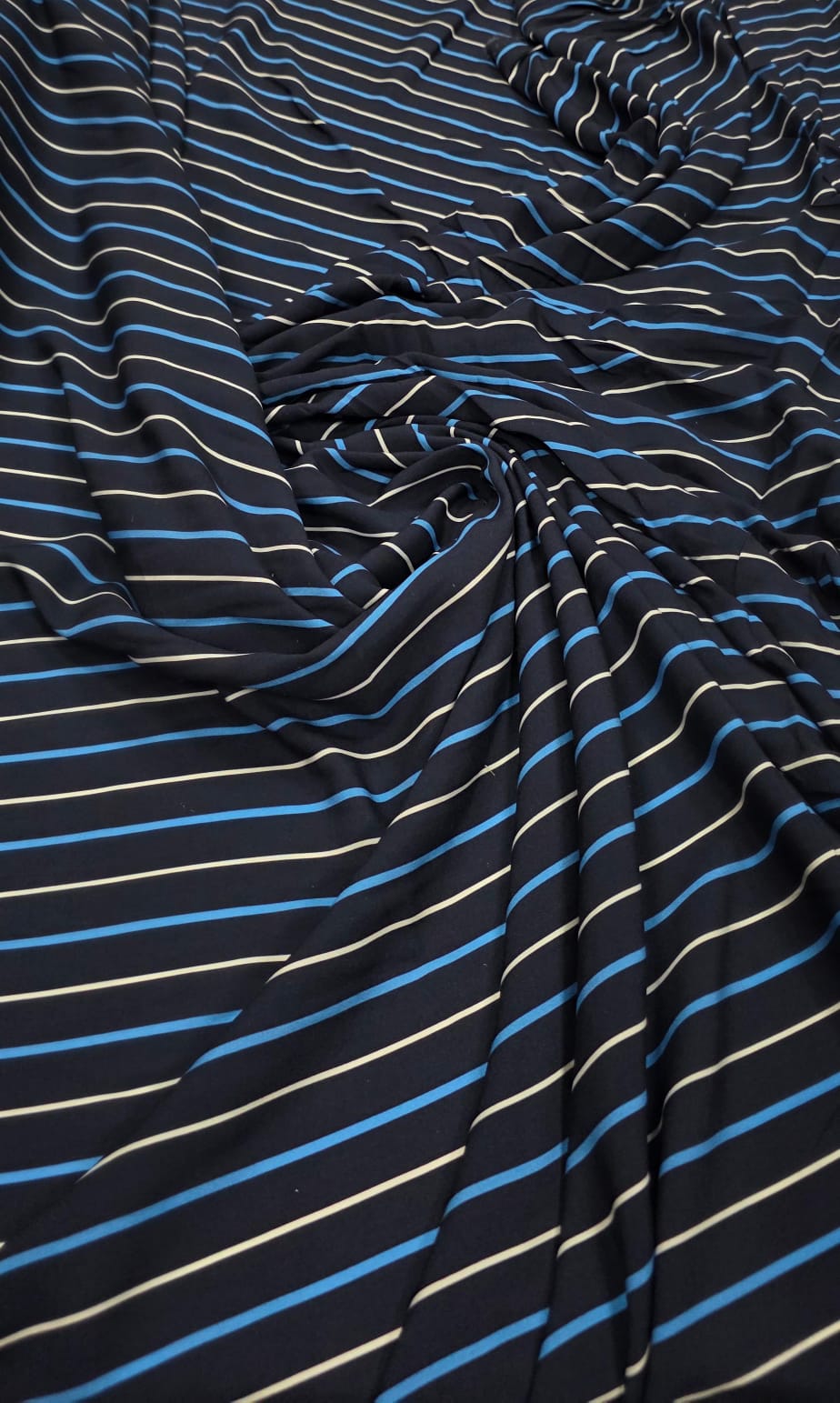 Viscose Listrada Azul e Branco - Comprimento 3,40 m x Largura 1,40 m
