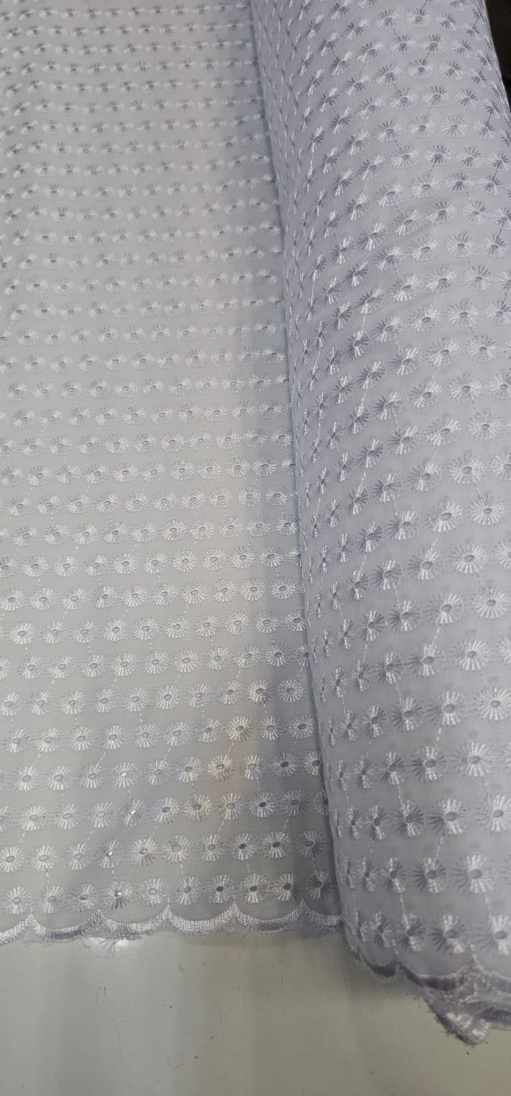 Layse Austríaca Branca  Bordada  Modelo 02 - Comprimento 1 m x Largura 1,30 m