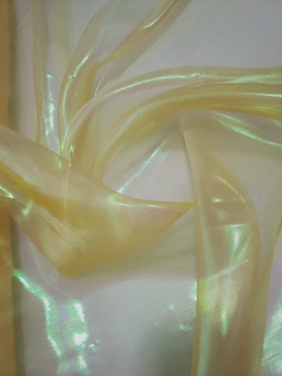 Organza Holográfica Amarela - Comprimento 1,50 m x Largura 1,50 m