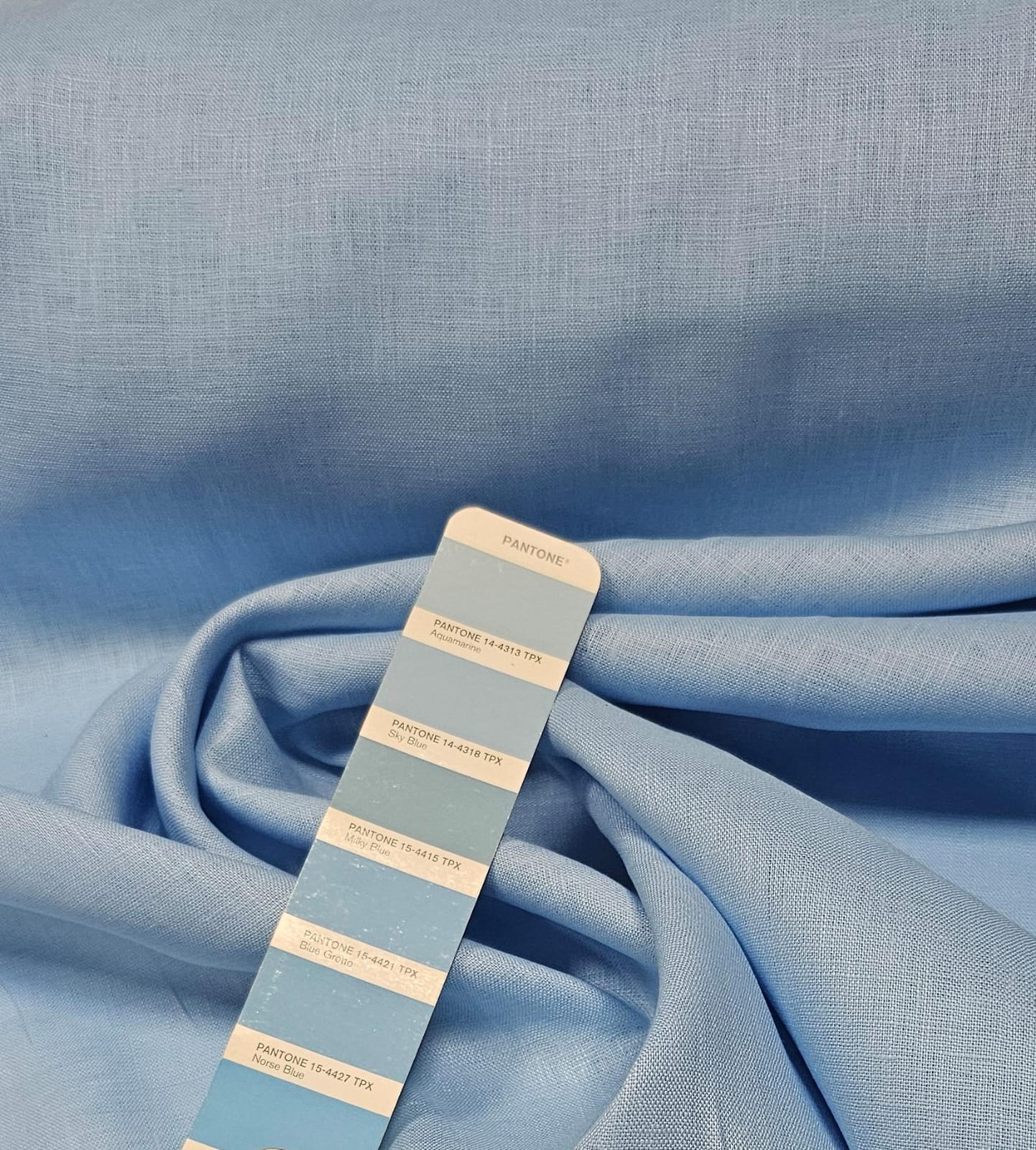 Linho Puro Azul Claro  COM SUJEIRA - Comprimento 1 m x Largura 1,30 m