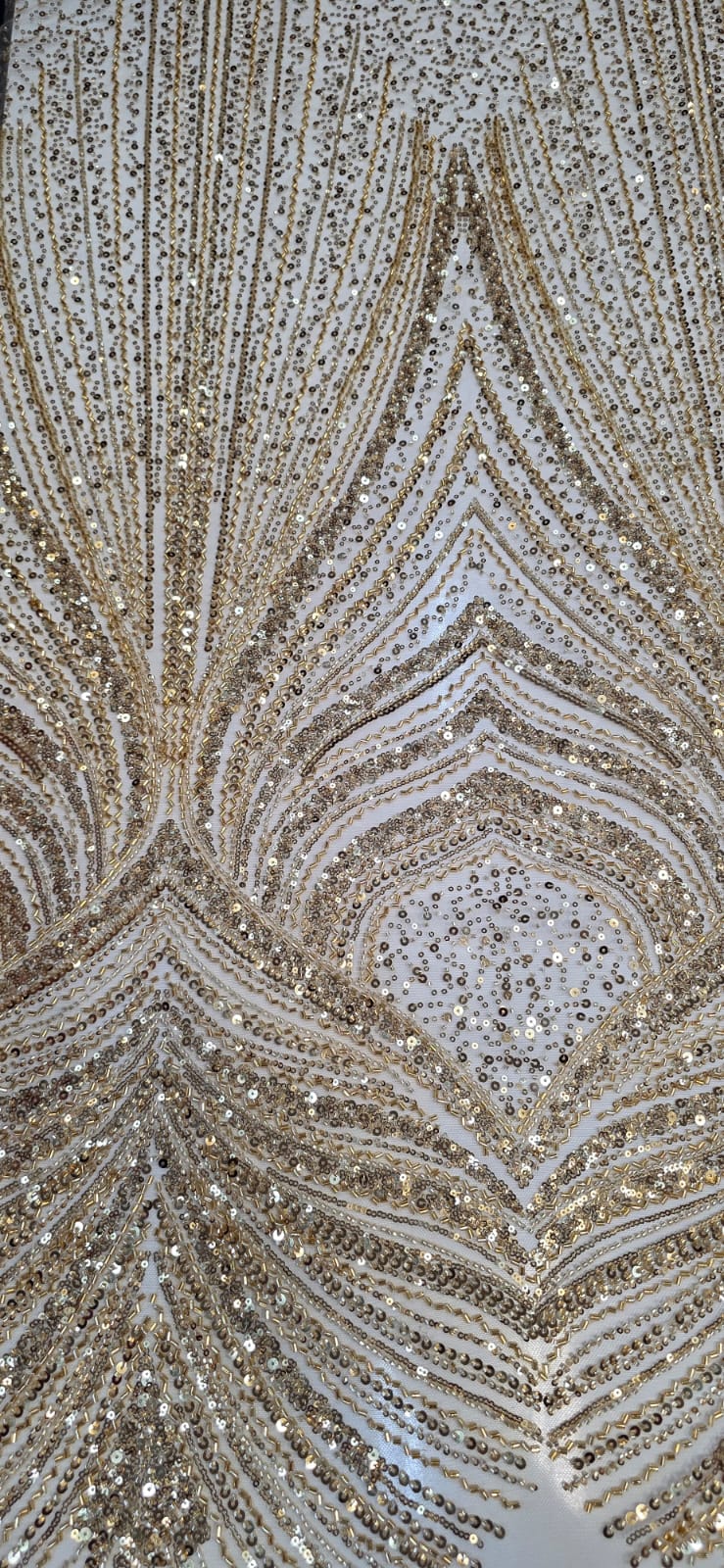 Tule Bordado com Pedrarias Premium Dourado Modelo 942 - Comprimento 0,80 cm x Largura 1,30 m