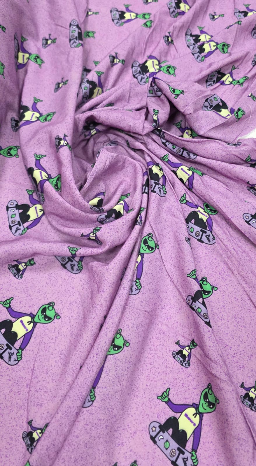 Viscose Premium Baw Ets Fundo Lilás  - Comprimento 1,90 x Largura 1,40 m