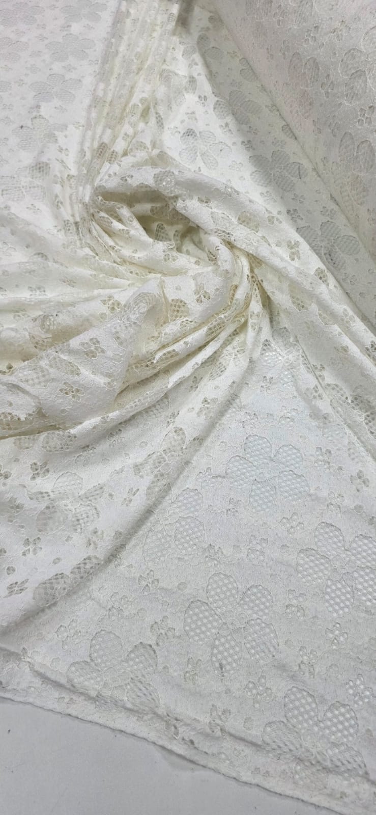 Renda Bordada Cordonê Off White - Comprimento 2,50 m x Largura 1,45 m 