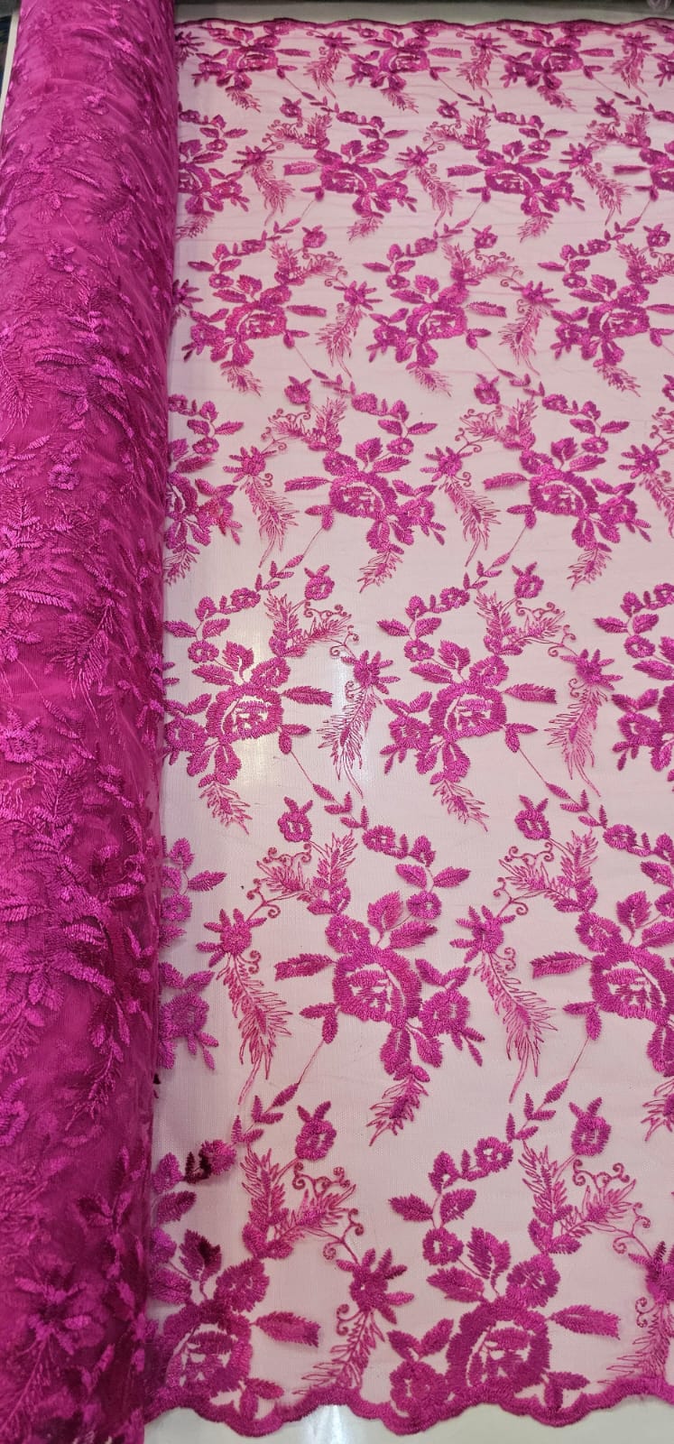 Tule Bordado com Bico Fucsia Modelo 26 - Comprimento 1,20 m x Largura 1,30 m