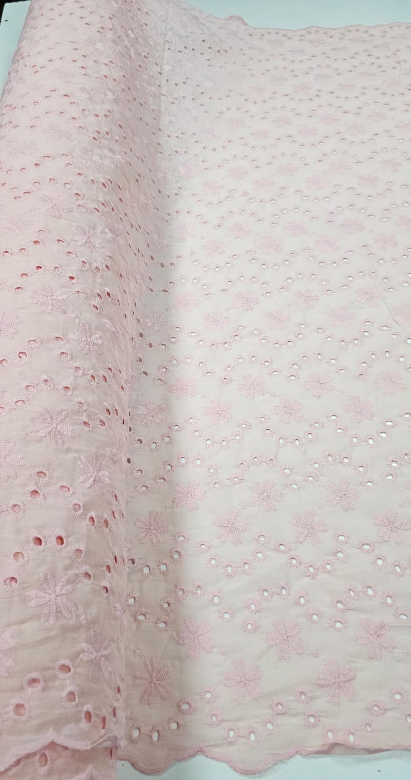 Layse Bordada Rosa Bebê Modelo I82    - Comprimento 1 m x Largura 1,35 m