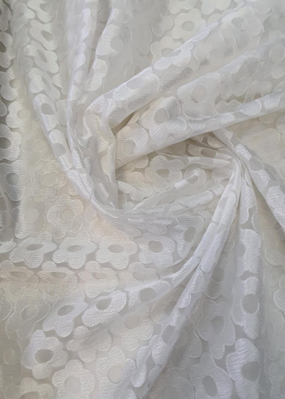 Organza Bordada Flor do Campo Branca  COM SUJEIRA - Comprimento 1 m x Largura 1,40 m