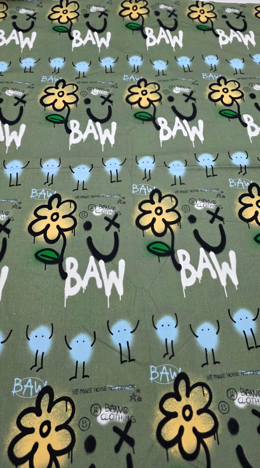 Sarja Pesada com Elastano Baw Grafitti Fundo Verde Militar - Comprimento 1,90 m x Largura 1,45 m 
