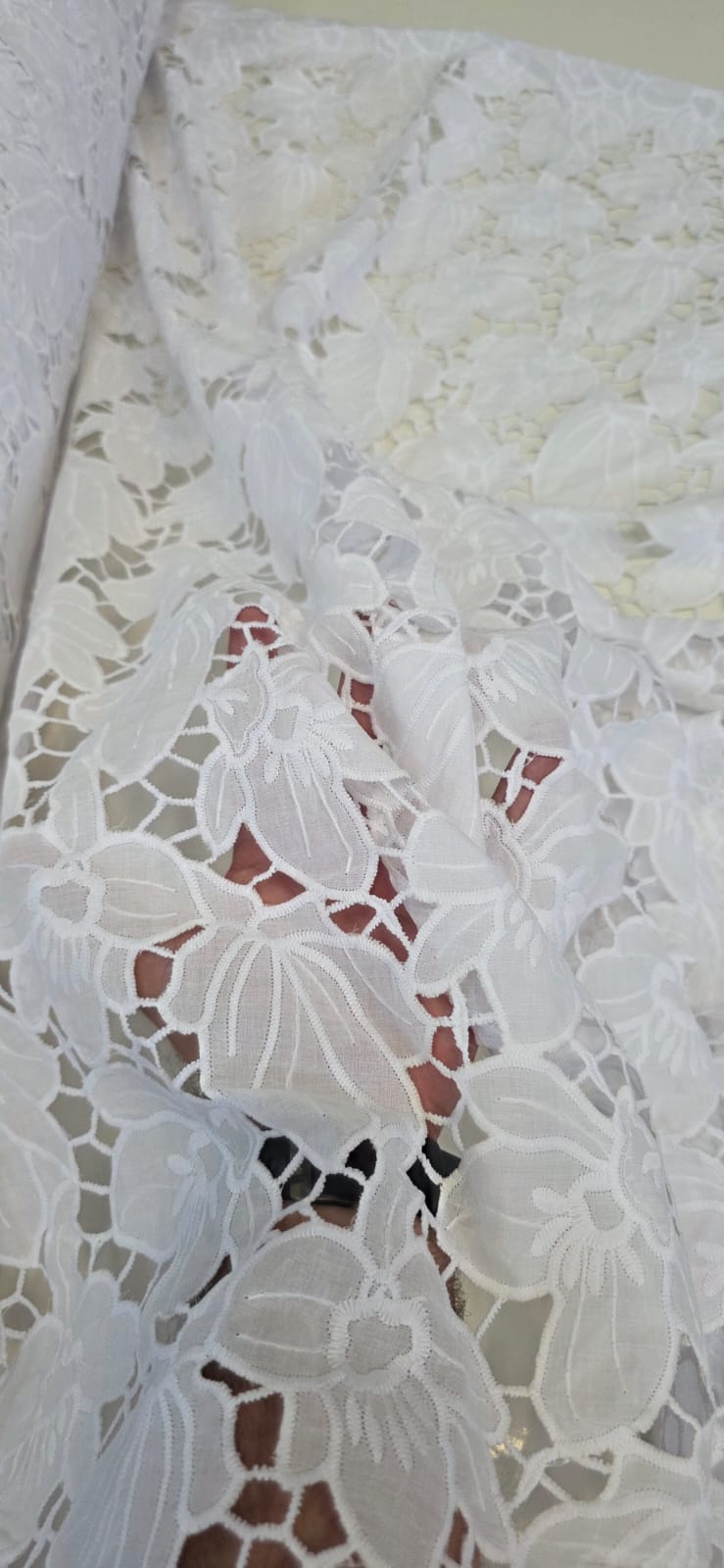 Layse Richelieu  Branco I31  COM MANCHA - Comprimento 1 m x Largura 1,30 m   