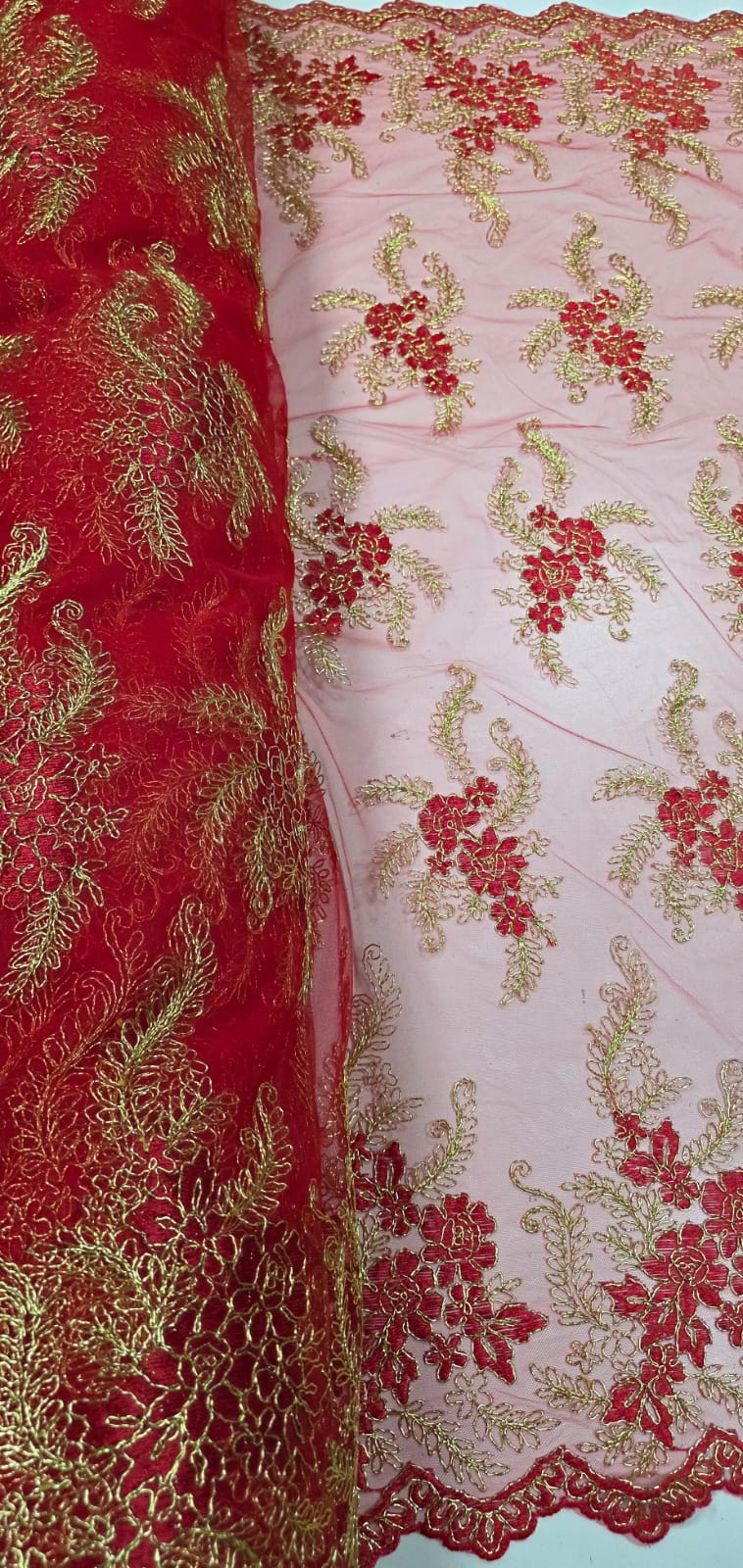 Tule Bordado Europa Bicolor Vermelho e Dourado JKS8 - Comprimento 0,60 cm x Largura 1,30 m