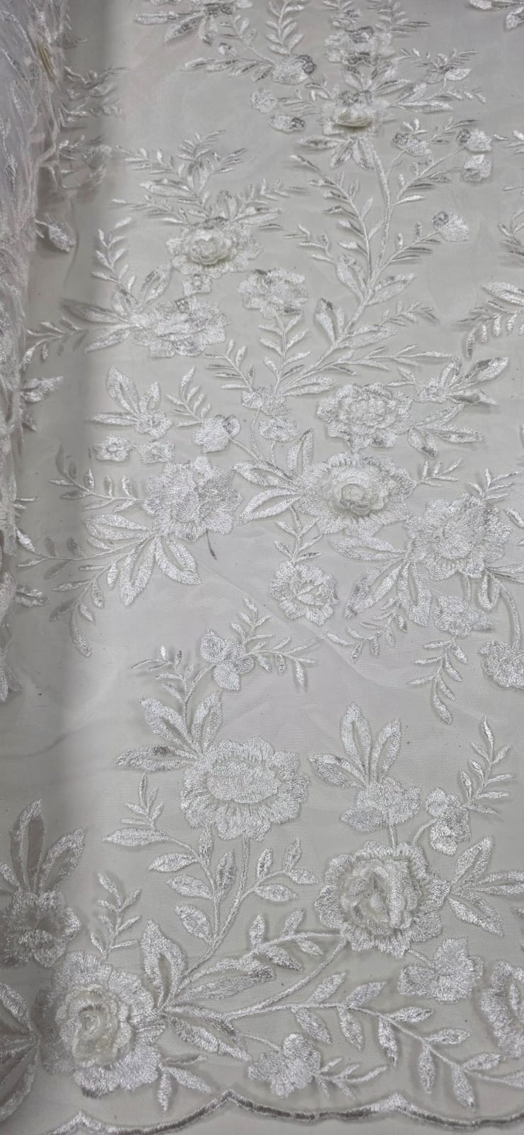 Renda Bordada London 3D Branco Modelo 17 - Comprimento 0,70 cm x Largura 1,30 m