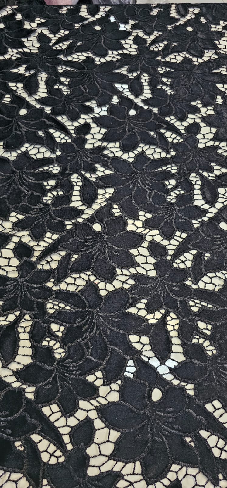 Renda Guipir Aveludada Preto Modelo 02 - Comprimento 0,60 cm x Largura 1,40 m