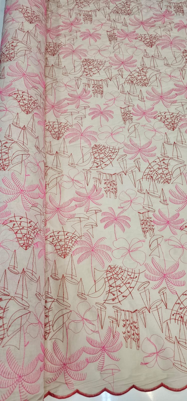 Cambraia Bordada Praia Vermelho com Pink Modelo 02 - Comprimento 0,60 cm x largura 1,35 m