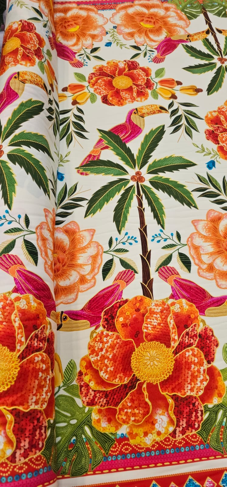 Viscose Estampada Digital Fundo Creme M0066 - Comprimento 1,90 m x Largura 1,45 m
