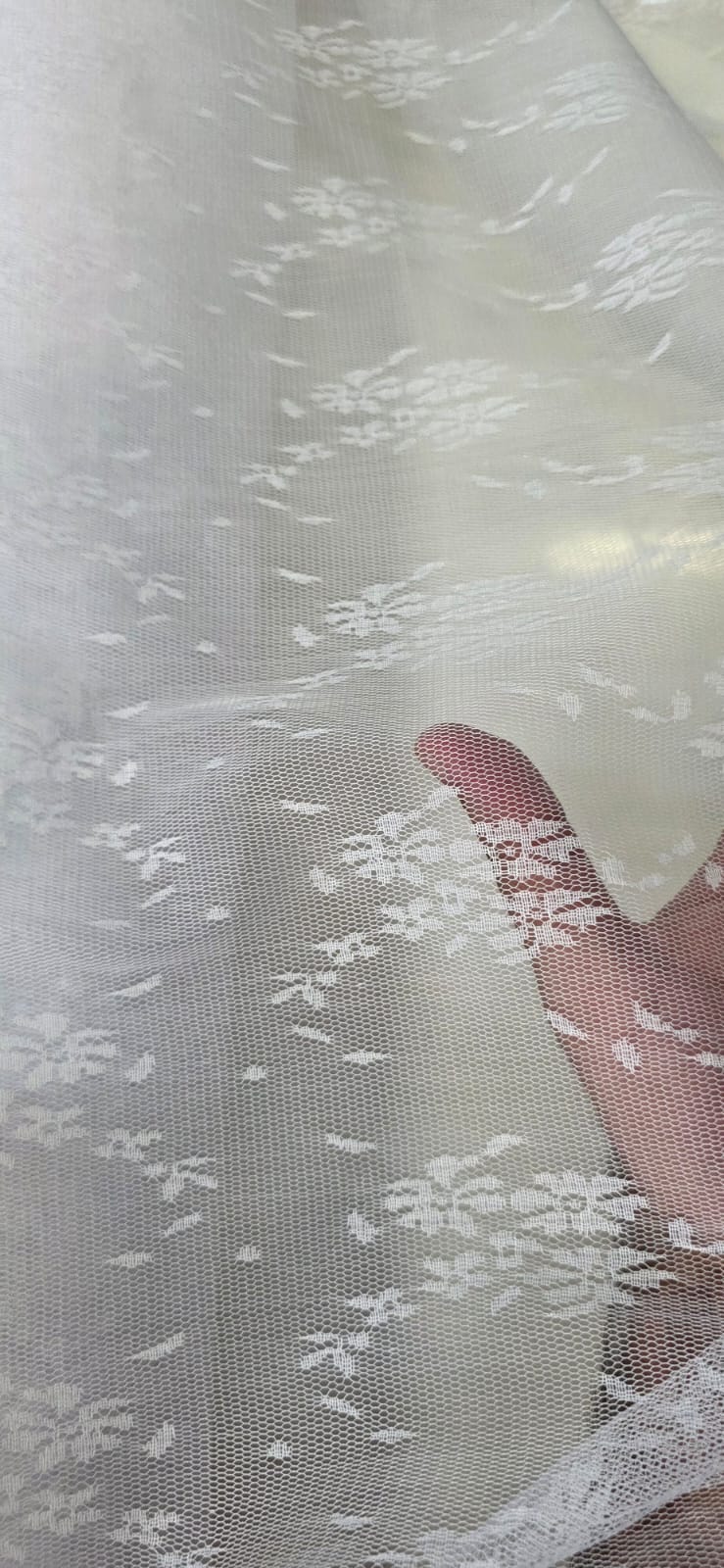 Tule Jacquard Branco COM FALHA- Comprimento 1 m x Largura 1,50 m