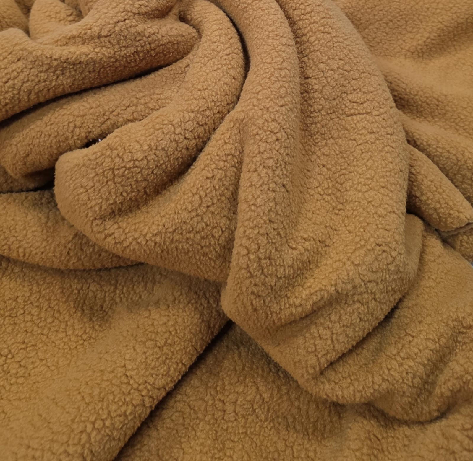 Carapinha Petennati caramelo pesado nacional - Comprimento 3 m x Largura 1,80 m