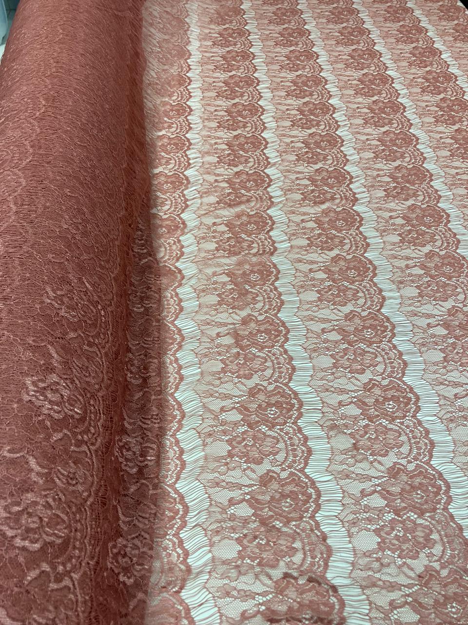 Renda Tipo Chantilly Goiaba Escuro - Comprimento 2,50 m x Largura 1,47 m