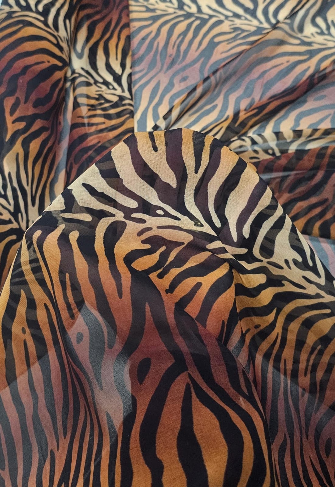 Mousseline Toque de Seda Digital Estampada Animal Print Tigre CORTE TORTO - Comprimento 1 m x Largura 1,47 m