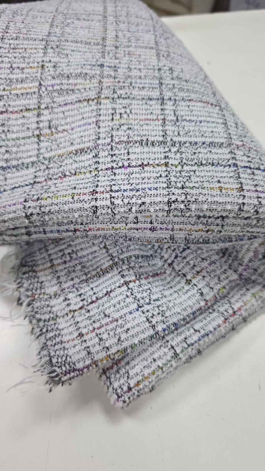 Tweed multicolor com fio metálico raimbow - Comprimento 2,70 m x Largura 1,50 m