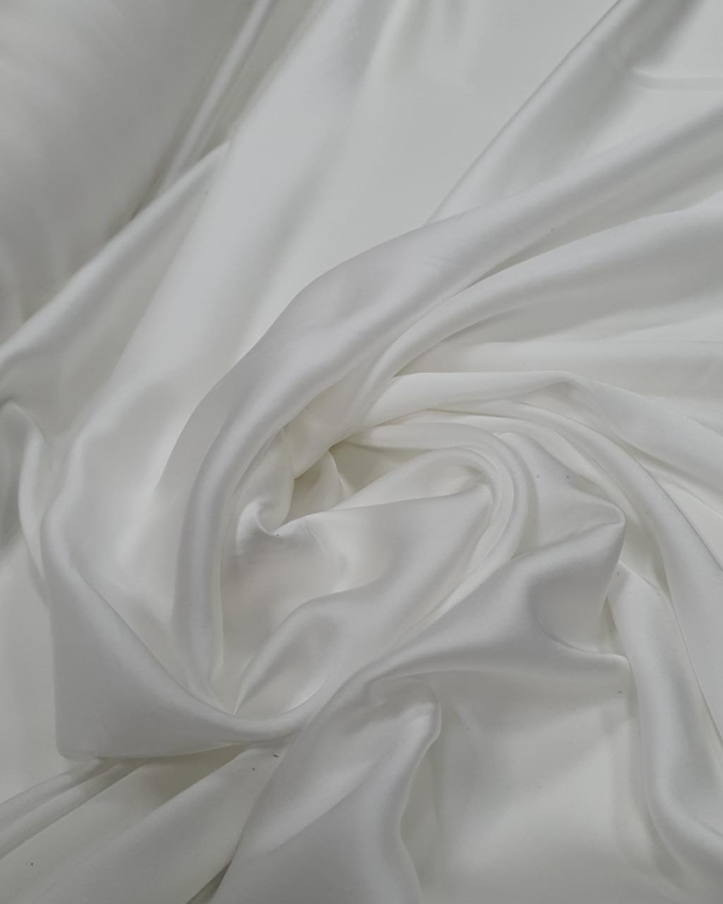 Seda Lisa Satin Gloss Off White COM SUJEIRA - Comprimento 2 m x Largura 1,50 m