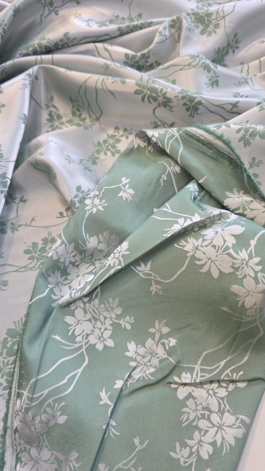 Cetim Jacquard Pudong Verde COM PEQUENOS FUROS - Comprimento 1 m x Largura 1,47 m