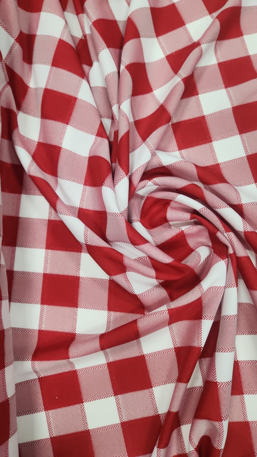 Oxford Fio Tinto Xadrez Flechas Vermelho COM FUROS - Comprimento 1,30 m x Largura 1,47 m