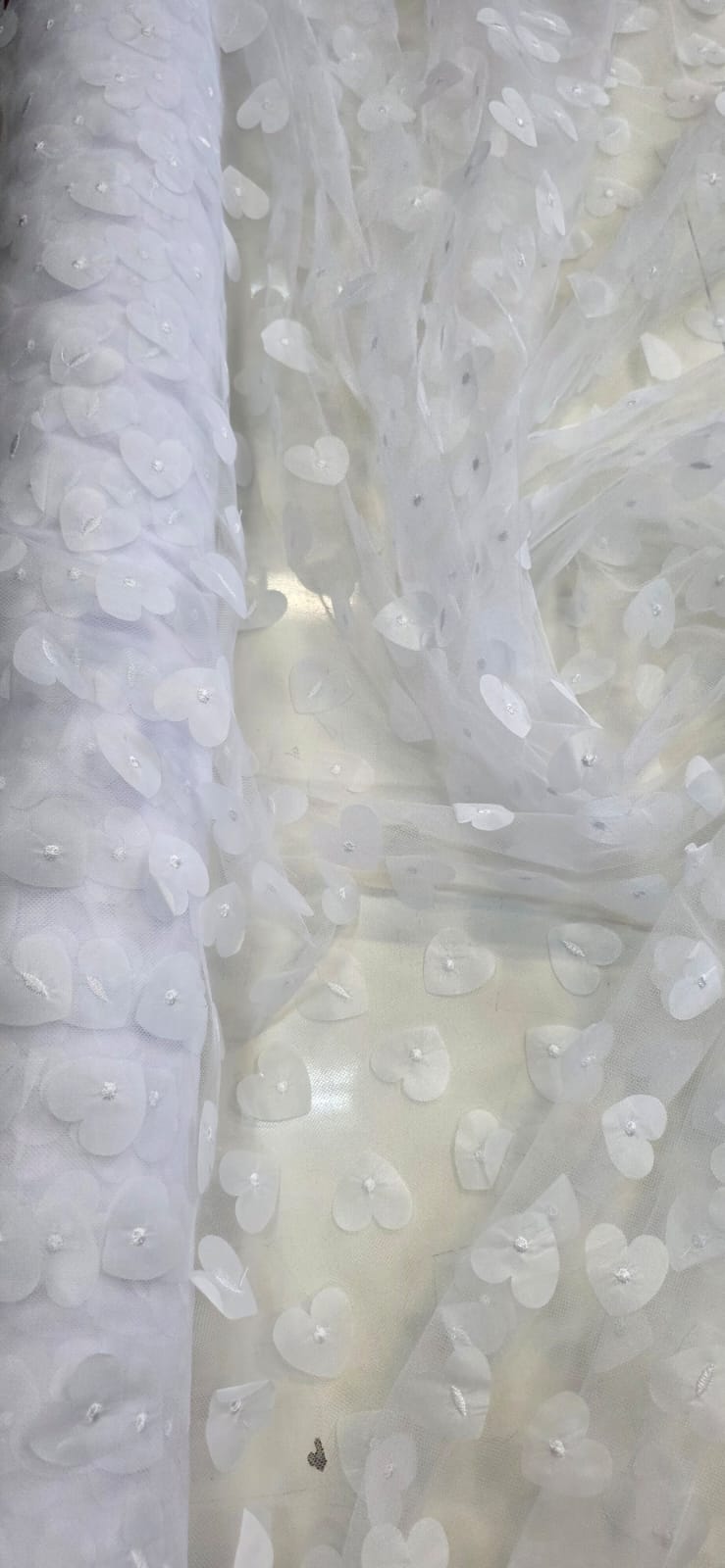 Tule Bordado Alegra 3D Coração Branco - Comprimento 0,60 cm x Largura 1,40 m