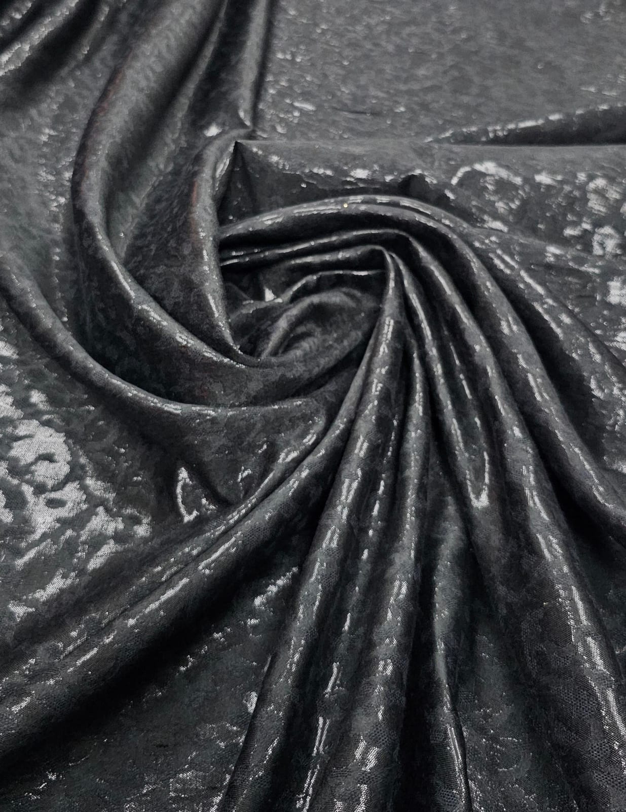 Jacquard Metálico Adamascado Preto - Comprimento 1,40 m x Largura 1,55
