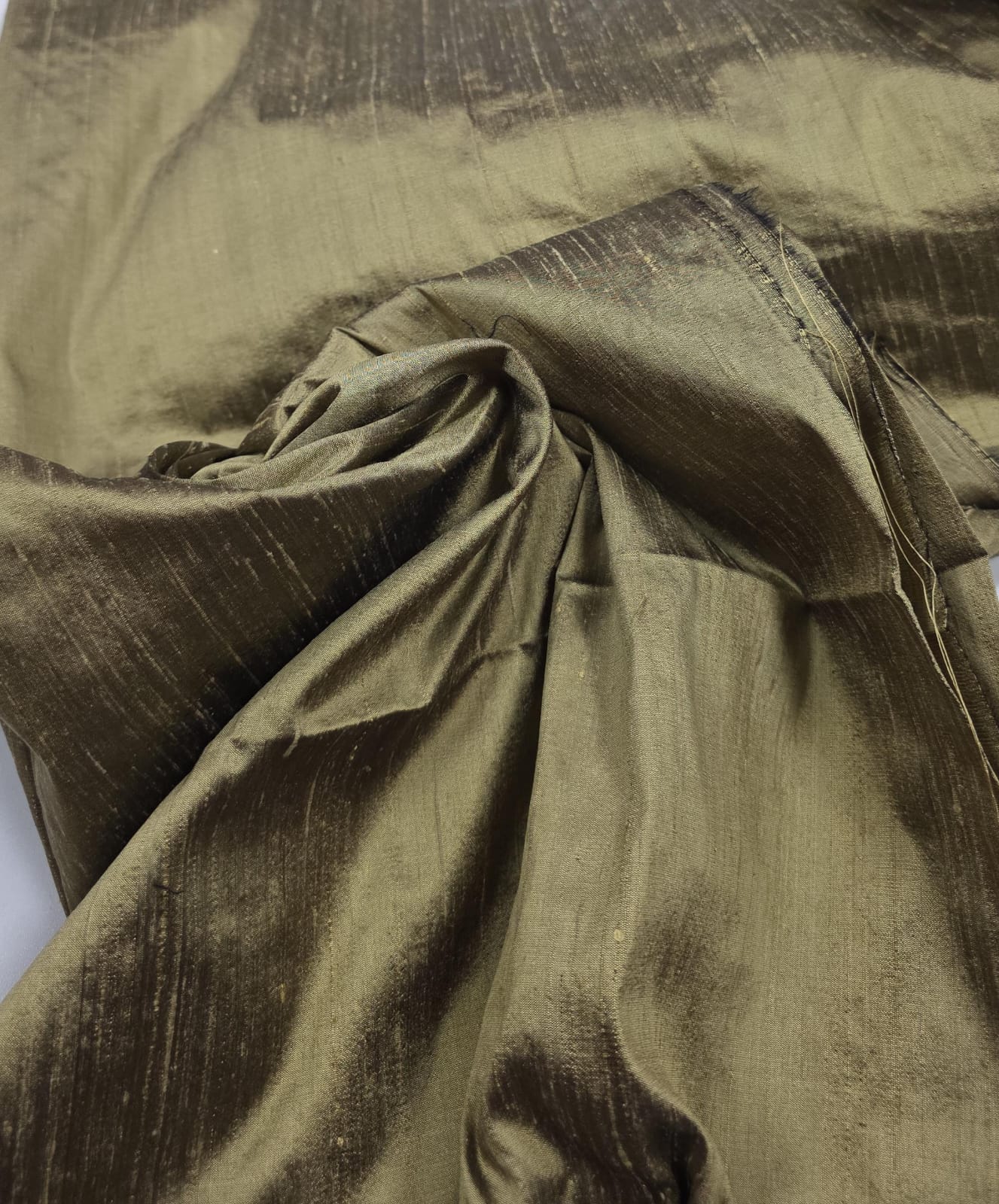 Shantung de seda pura Indiana dourada - Comprimento 0,70 cm x Largura 1,35 m
