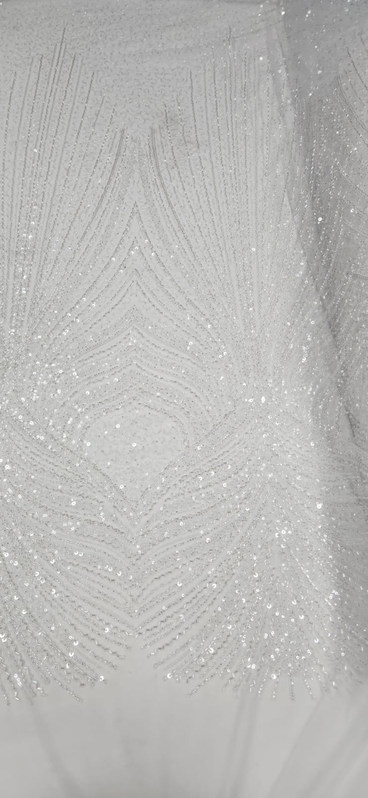 Tule Bordado com Pedrarias Premium Branco Modelo 942 - Comprimento 0,80 cm x Largura 1,30 m