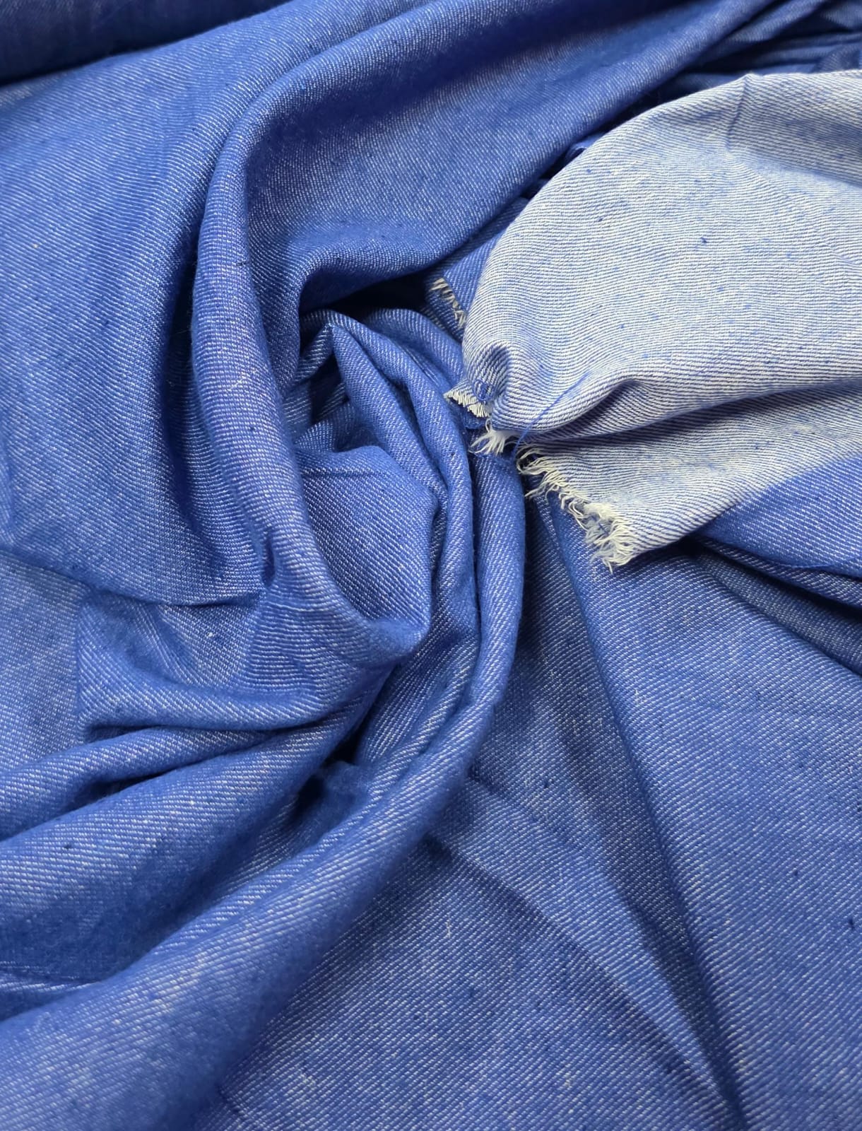 Tricoline Denim Lisa Azul Royal  COM SUJEITA/FALHA - Comprimento 1,30 m x Largura 1,40 m