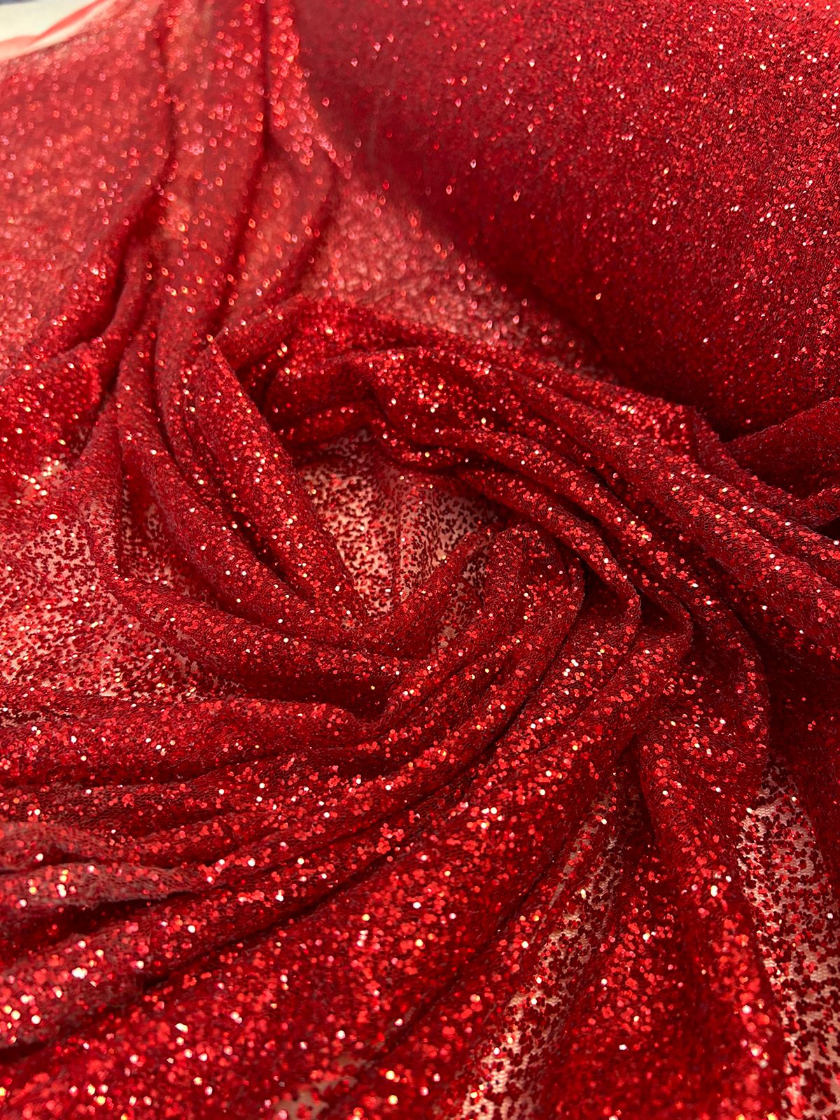 Tule com Glitter Vermelho Pesado 02 COM RASGO - Comprimento 1,70 m x Largura 1,40 m
