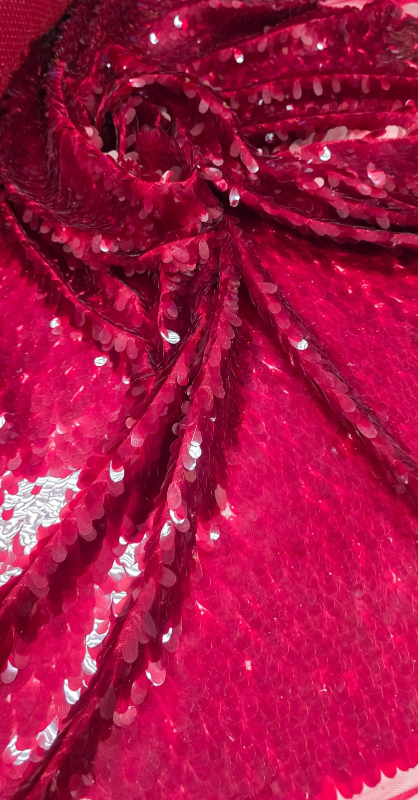 Paetê Bordado Festa Vermelho Cereja COM RASGO - Comprimento 1 m x Largura 1,40 m