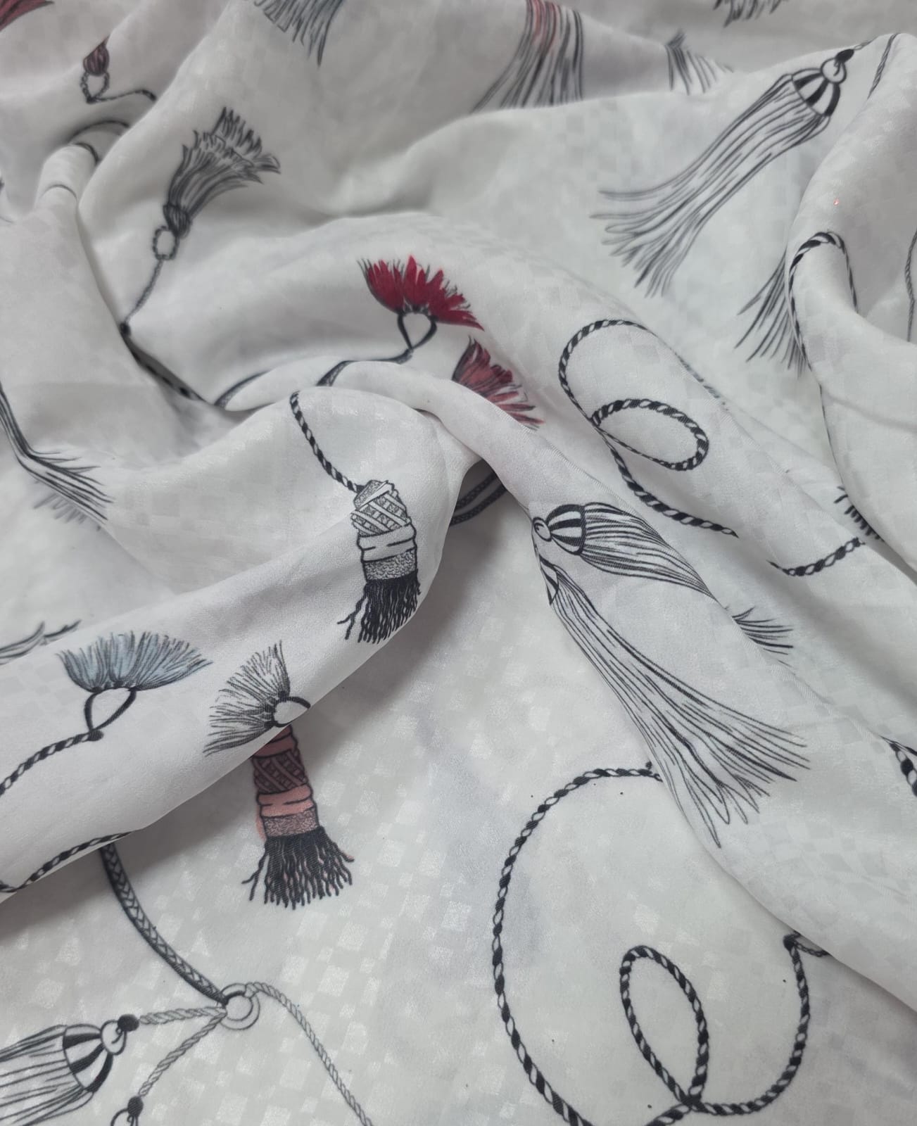 Cetim premium trabalhado estampado- Comprimento 1,20 m x Largura 1,40 m